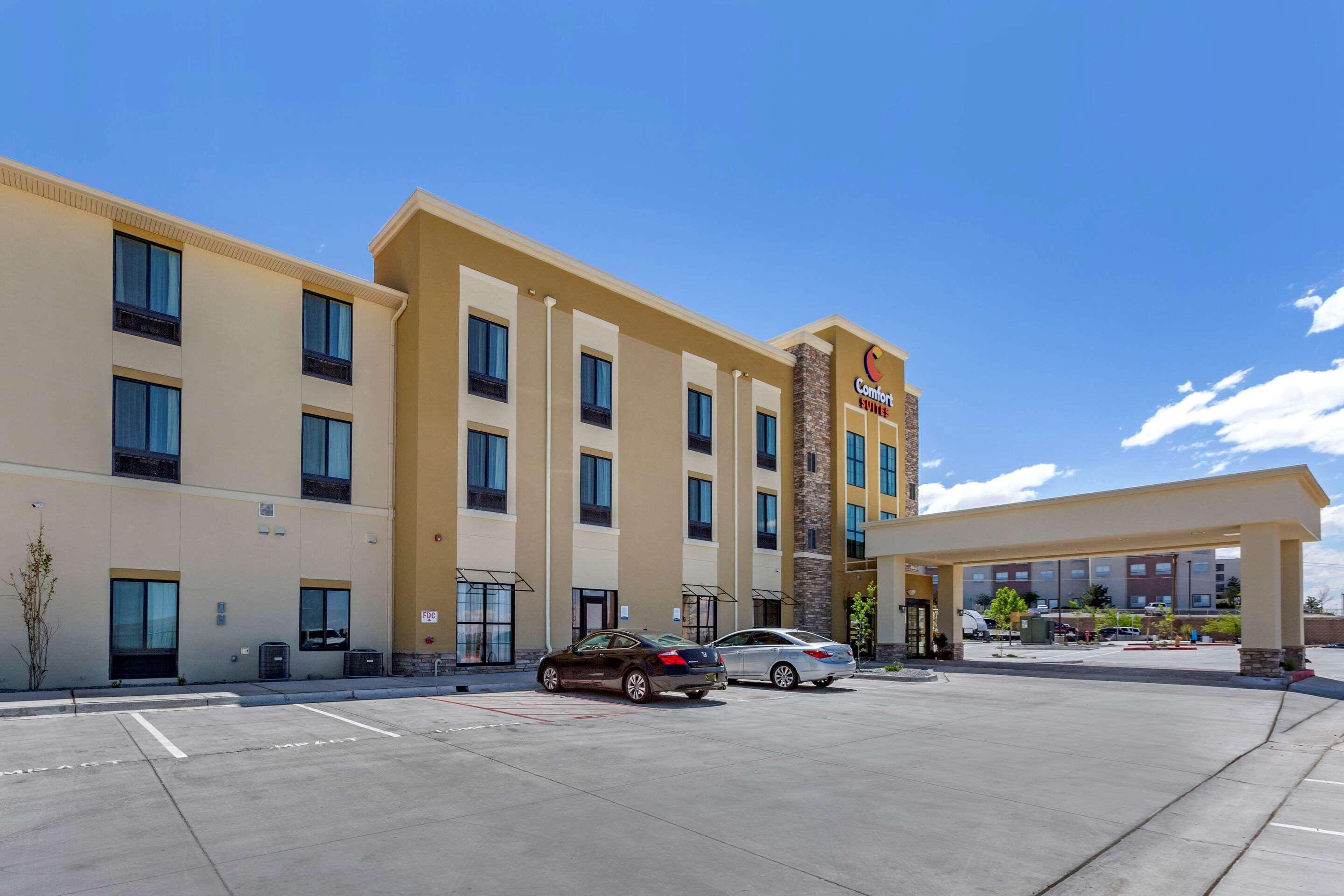 Comfort Suites Albuquerque Airport Exterior photo